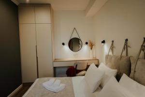 Postel nebo postele na pokoji v ubytování Luxury Inn Grand Residences