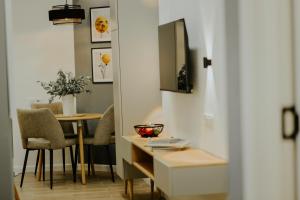 TV a/nebo společenská místnost v ubytování Luxury Inn Grand Residences