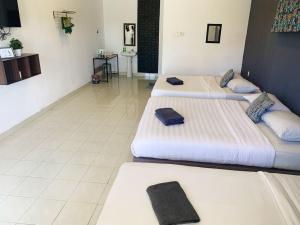 Ένα ή περισσότερα κρεβάτια σε δωμάτιο στο Bayu Cenang Inn Sufam