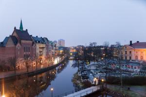 En generell vy över Örebro eller utsikten över staden från hotellet