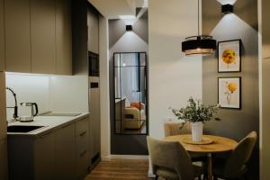 Kuchyň nebo kuchyňský kout v ubytování Luxury Inn Grand Residences