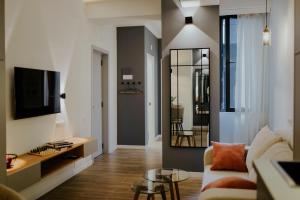 TV a/nebo společenská místnost v ubytování Luxury Inn Grand Residences