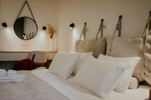 Postel nebo postele na pokoji v ubytování Luxury Inn Grand Residences