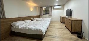 Postel nebo postele na pokoji v ubytování Fulong City B&B