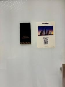 Foto de la galería de Stunning Studio with Infinity Pool , Canal View , Gym & Free Parking en Dubái