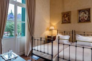 a bedroom with a bed and a window at Nafsimedon Hotel in Nafplio