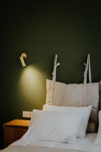 Postel nebo postele na pokoji v ubytování Luxury Inn Grand Residences