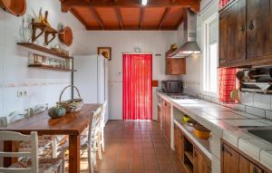 Η κουζίνα ή μικρή κουζίνα στο Amazing Home In Montilla With Wifi
