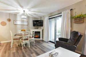 a living room with a table and chairs and a fireplace at Sweet Clover - Indoor pool - Hot Tub in Branson