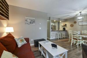 a living room with a couch and a table at Sweet Clover - Indoor pool - Hot Tub in Branson