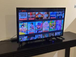 TV a/nebo společenská místnost v ubytování Jasmine Studio Trefoil