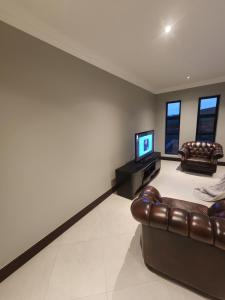 Μια τηλεόραση ή/και κέντρο ψυχαγωγίας στο Zululami dinning