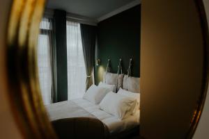 Postel nebo postele na pokoji v ubytování Luxury Inn Grand Residences