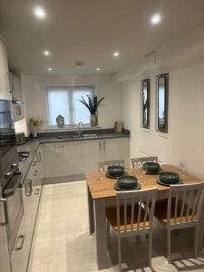 Η κουζίνα ή μικρή κουζίνα στο Marina Apartment by the Sea