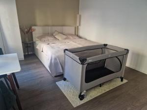 Cama o camas de una habitación en Gästehaus in Köln Rath-Heumar
