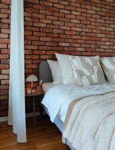 Łóżko lub łóżka w pokoju w obiekcie 7th Floor Apartment Mokotów