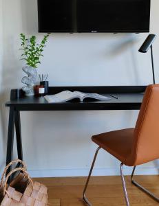 Telewizja i/lub zestaw kina domowego w obiekcie 7th Floor Apartment Mokotów