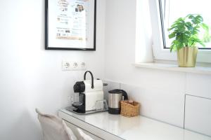 Příslušenství pro přípravu čaje a kávy v ubytování Eco Overnight Inn - Self Check-in