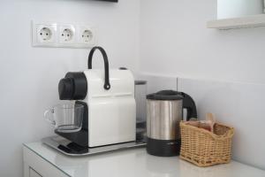Příslušenství pro přípravu čaje a kávy v ubytování Eco Overnight Inn - Self Check-in + 18 fotografií