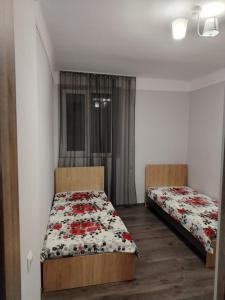 a bedroom with two beds and a window at Guest House in Garni