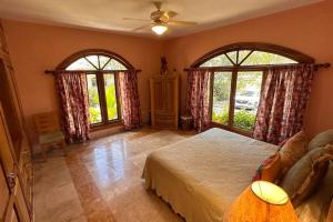 Postel nebo postele na pokoji v ubytování La Villa Linda at Playa Las Tortugas + 22 fotografií