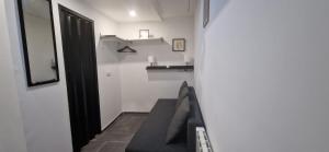 a room with a stairway with a black and white staircase at Résidence ROZ 3 in Massy