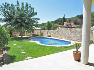 The swimming pool at or close to Villa Carolina