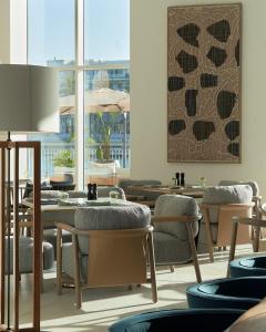 Posezení v ubytování Vida Marina marassi hotel apartment with extra fees for beach or pool access شقة فندقية في أوتيل فيدا مراسي مارينا دخول شاطئ البحر او حمام السباحة برسوم إضافية + 17 fotografií