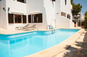 a swimming pool in front of a house at Villa Solana in Portopetro