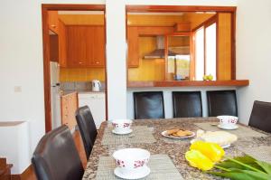 A kitchen or kitchenette at Villa Solana