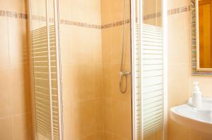 A bathroom at Villa Solana