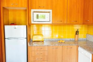 A kitchen or kitchenette at Villa Solana