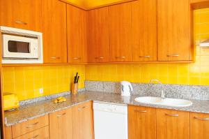 A kitchen or kitchenette at Villa Solana