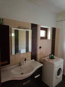 Koupelna v ubytování Anilion Escape + 9 fotografií