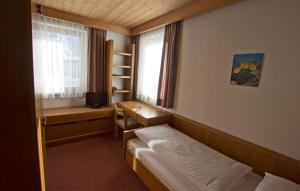 Postel nebo postele na pokoji v ubytování Hotel Vista Carnica