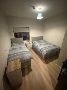 Postel nebo postele na pokoji v ubytování Dromod suites