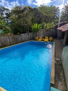 A piscina localizada em Eco Pousada Mentawai ou nos arredores