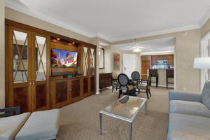 Cozy 1BR MGM retreat with pool and gym