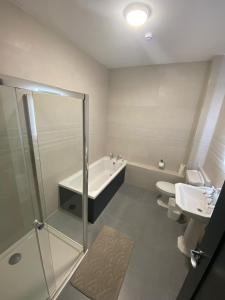 Koupelna v ubytování Dromod suites