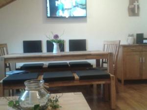 Телевизор и/или развлекательный центр в Holiday apartment Tulpe Schuniglhof