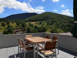 Üldine mäevaade või majutusasutusest Holiday apartment Uhu in the house on linden tree pildistatud vaade