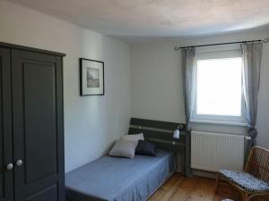 Voodi või voodid majutusasutuse Holiday apartment Uhu in the house on linden tree toas