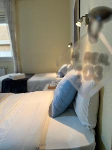 Postel nebo postele na pokoji v ubytování Hostal Real
