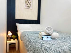 Letto o letti in una camera di Nomad Partition Room in Barsha Heights 3 mins to ICM Metro