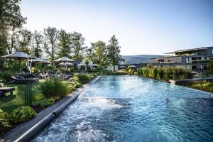 a swimming pool with water in a resort at Luisenhöhe - Gesundheitsresort Schwarzwald in Horben