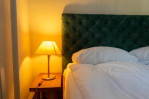 Ένα ή περισσότερα κρεβάτια σε δωμάτιο στο stattHotel