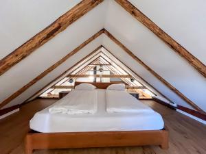 Ένα ή περισσότερα κρεβάτια σε δωμάτιο στο stattHotel