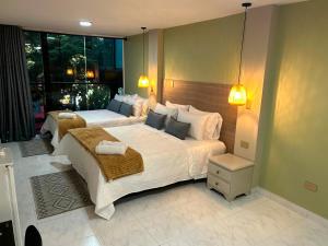Postel nebo postele na pokoji v ubytování Provenza Medellin Hotel Boutique
