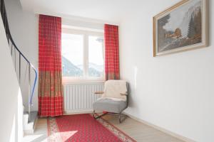 A seating area at Haus Capella