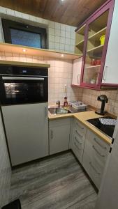 Dapur atau dapur kecil di Pearl Suite - Self Check-In, Free Parking